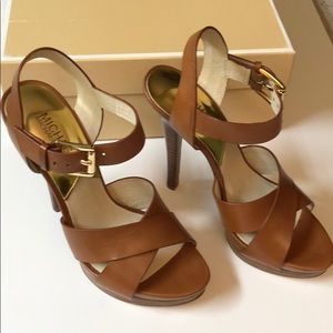 Michael Kors Oksana Sandal-Size 7 New in Box!!!
